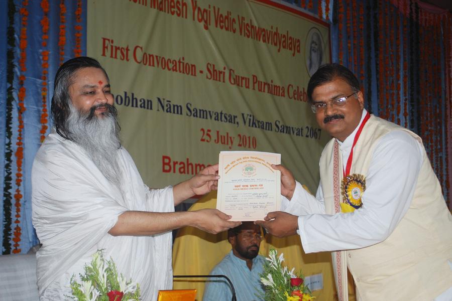 Shri Guru Purnima Celebration 2010 at Brahmasthan of India
First convocation of Maharishi Mahesh Yogi Vedic Vishwavidyalaya was organised on Guru Purnima day at main campus of the university, at Brahmsthan of India. Brahmachari Girish Ji, Chancellor of the university has presided over the Convocation ceremony and honoured Ph.D. Students.